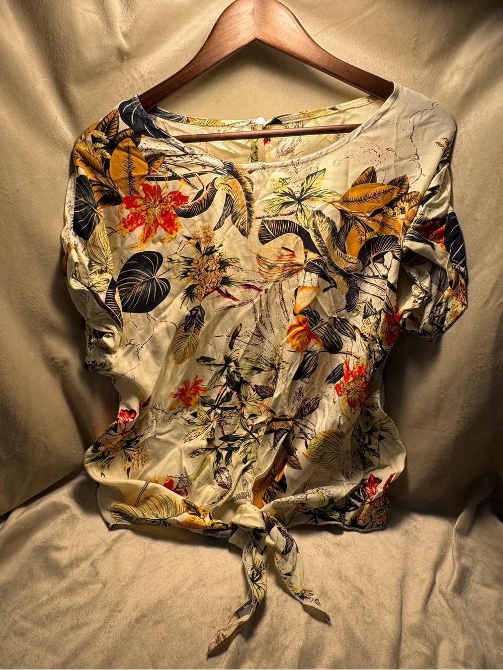 Tie-Hem Floral Blouse in Cream